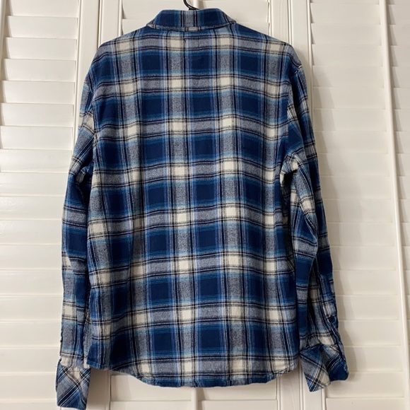 Micros Button Up - Picture 3 of 5